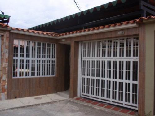Casa amoblada en alquiler Maracay Cod. Rent-A-House: 11-4430