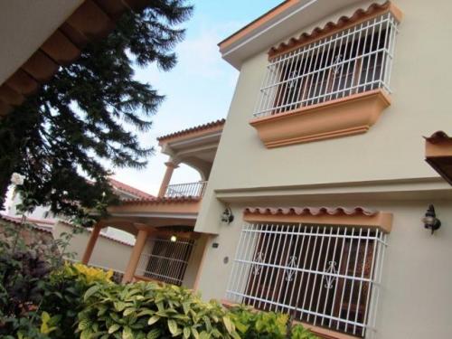 Rent a House D.C. Vende preciosa quinta en Prebo II MLS #11-6383