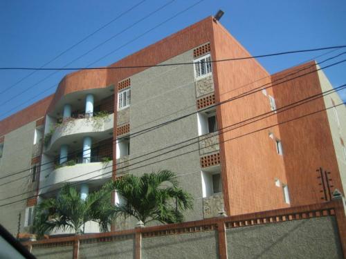 Apartamento en alquiler avenida goajira