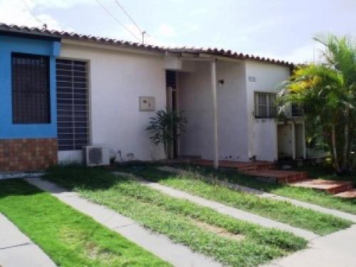 VENTA de cómoda CASA en CABUDARE 11-4608