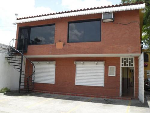 Alquilo excelente local en Santa Cruz de Aragua