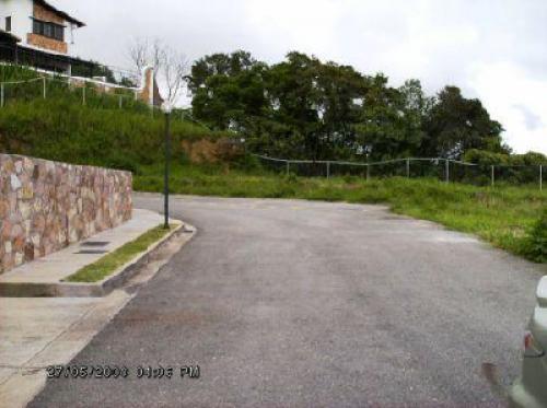 BELLA PARCELA EN URB PRIVADA 1137 MTS CON CONSTRUCCION PARCIAL DISCRETO TERRENO