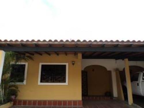 VENTA de CASA en CABUDARE-LOS RASTROJOS. 