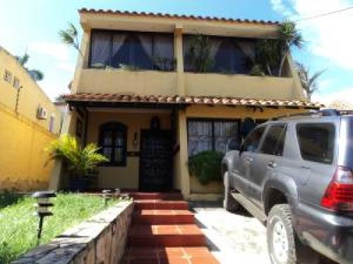 VENTA de QUINTA en BARQUISIMETO, COLINAS DE SANTA ROSA