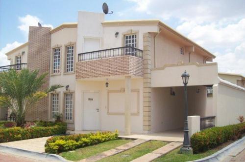Casita.com.ve  VENDE TOWNHOUSE EN URB. LOMA LINDA