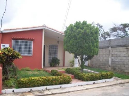 VENTA de excelente CASA en CABUDARE 10-6531