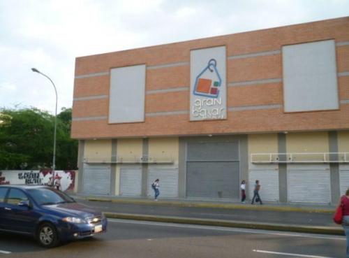 ALQUILO LOCAL COMERCIAL EN EL CENTRO DE MARACAY Código Flex: #11-124