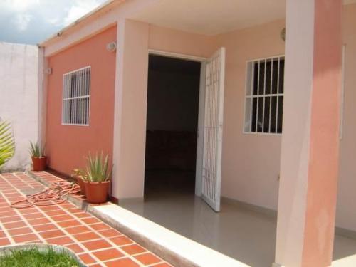 ALQUILO CASA URB. VILLAS INGENIO I, LA MORITA I. MARACAY Código Flex: #11-6604