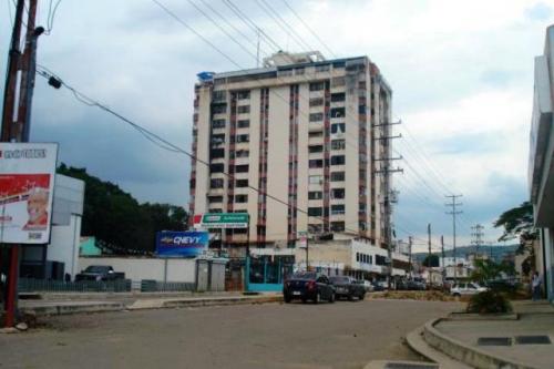 clienteinmobiliario vende apartamento avenida bolívar norte calle rojas queipo MLS #11-7109