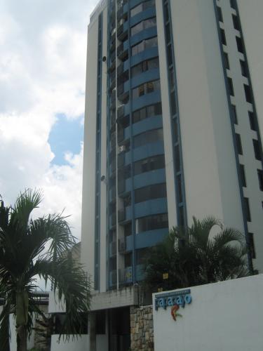 Bello apartamento en res Papagayo Base Aragua