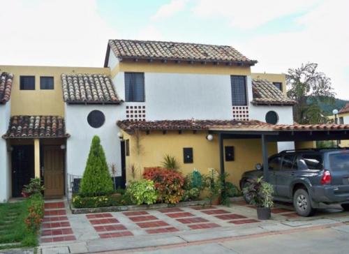 clienteinmobiliario vende hermoso town house en el rincón valencia MLS #10-5513