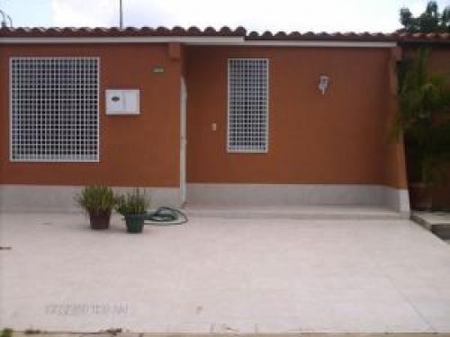 VENTA de cómoda CASA en CABUDARE 10-8812