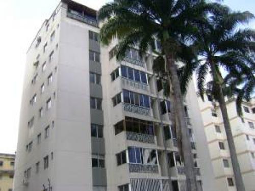 Apartamento  en Venta Trigal Norte  Edo Carabobo cód. 11-7249