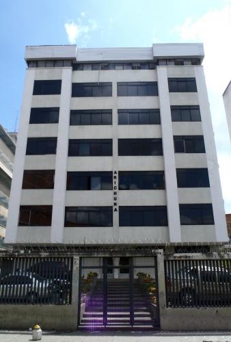 Apto en El Marques, 1h, 1b, 1e, 51 m2, cerca del metro, remodelado, semiamoblado, metro