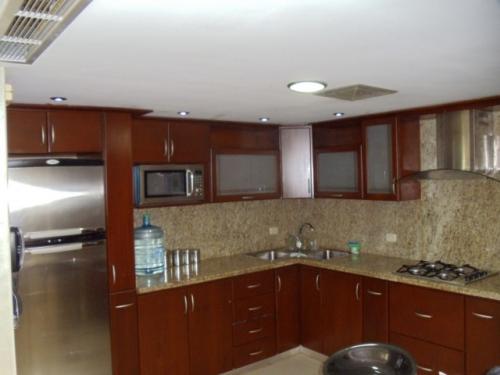 TOWNHOUSE EN ALQUILER  MARACAIBO FUERZAS ARMADAS OSCAR ROMERO