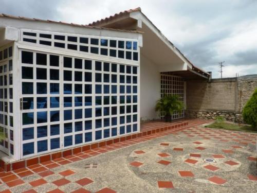 Rentahouse Nayling Domínguez Ofrece Acogedora Casa en Alquiler en Turmero, 6000 BsF, Codigo 11-5788