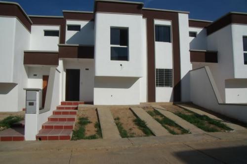 VENTA de casa a Estrenar en CABUDARE, Av Intercomunal 10-3402