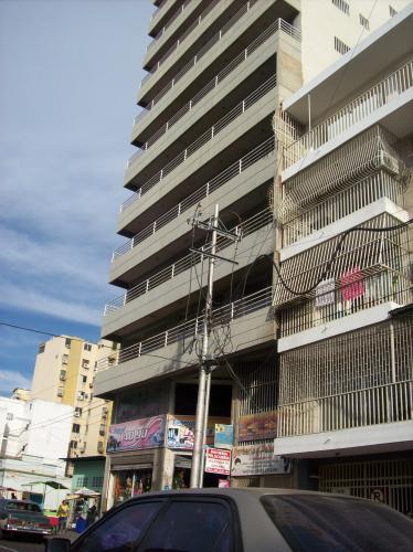 VENDO APARTAMENTOS EN OBRA GRIS EN CENTRO DE PUERTO LA CRUZ