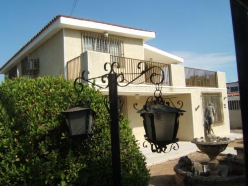 QUINTA EN VENTA MARACAIBO SECTOR LOS ACEITUNOS OSCAR ROMERO
