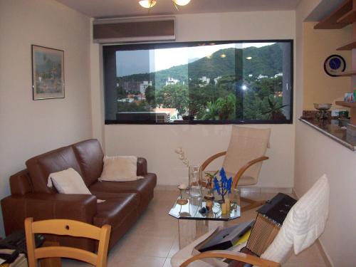 ACOGEDOR APTO URB. TRIGALEÑA 82 MTS, 2 HABITACIONES