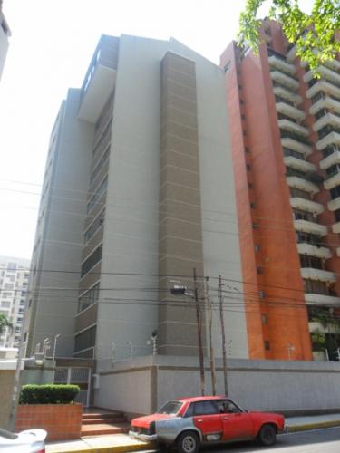 APARTAMENTO EN VENTA MARACAIBO SECTOR LA LAGO OSCAR ROMERO