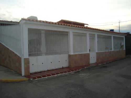 VENTA de hermosa casa en CABUDARE, Santa Cecilia  11 7812
