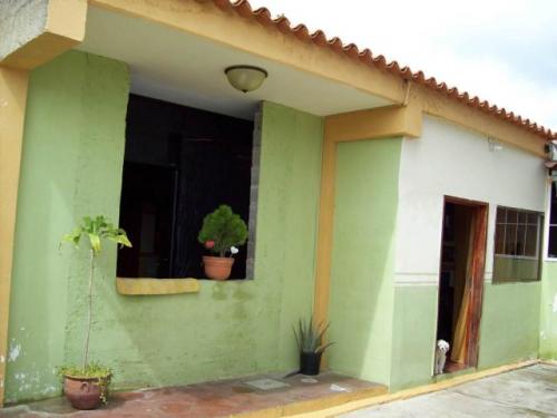 VENTA de amplia Casa en DUACA  11 8625 