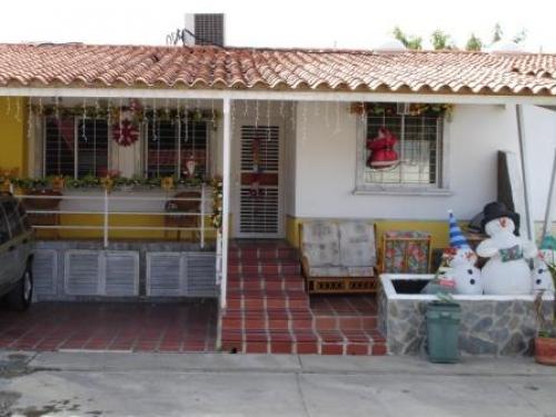 VENDO EXCELENTE CASA CABUDARE URB ROCA DEL VALLE