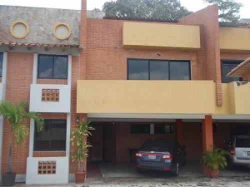 Townhouse en Venta La Trigaleña  Edo Carabobo cód. 11-8278
