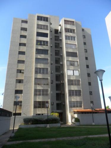 APARTAMENTO EN VENTA MARACAIBO AV. UNIVERSIDAD OSCAR ROMERO