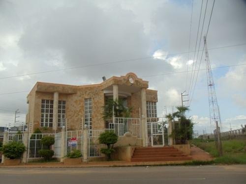 QUINTA EN VENTA MARACAIBO SECTOR MONTEBELLO OSCAR ROMERO