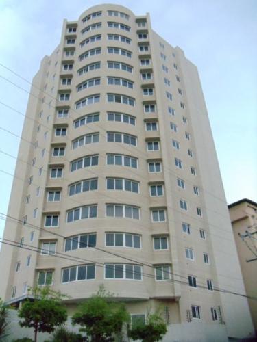 APARTAMENTO EN VENTA MARACAIBO AV.SANTA RITA OSCAR ROMERO