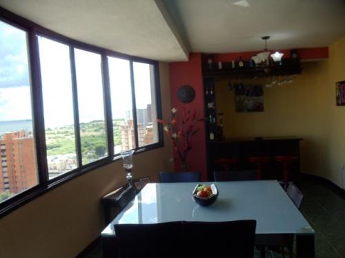 PENTHOUSE EN VENTA MARACAIBO AVENIDA EL MILAGRO OSCAR ROMERO