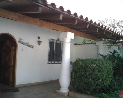Linda Casa en las Veredas de Coche