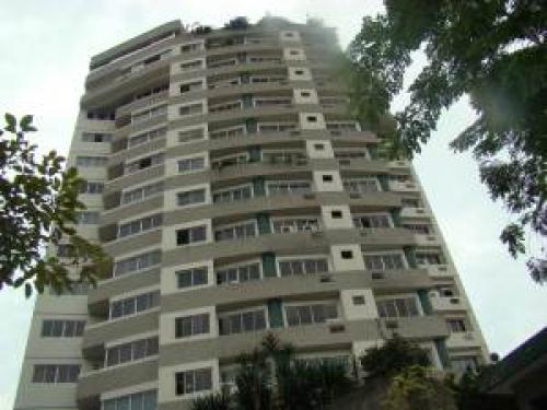 Apartamento en Venta El Bosque Edo Carabobo cód. 11-9297
