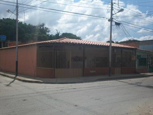 VENTA de cómoda CASA en BARQUISIMETO, Oeste 11-8234