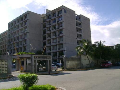 VENDO APTO. EDF. LA ORQUIDEA, URB. MANEIRO