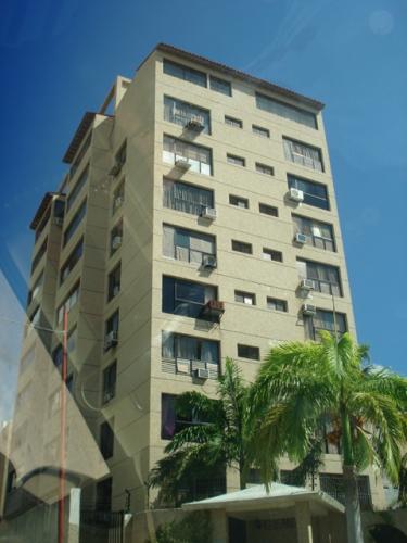 VENDO APTO. EDF. LOS PELICANOS, URB. JORGE COLL