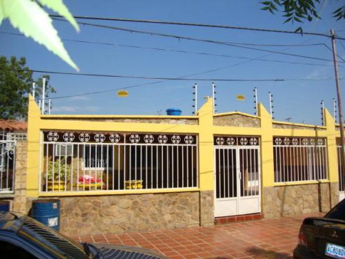 CASA CON PISCINA EN VENTA CIUDAD OJEDA MLS #12-287