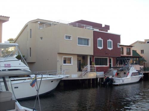 VENDO EXCELENTE VILLA EN CASAS BOTE C CON MUELLE LECHERIA