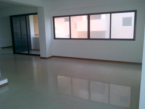 PENTHOUSE EN URB. A TRIGALEÑA, VALENCIA, EDO. CARABOBO, VENEZUELA