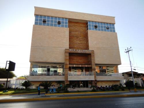 Local Tipo Isla en Alquiler en Lecheria 12-1453