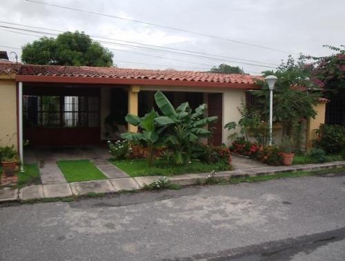 VENTA de acogedora CASA en CABUDARE 11-3008