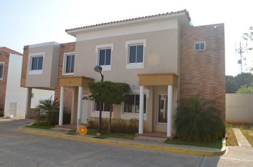 townhouse en venta maracaibo fuerzas armadas Oscar romero