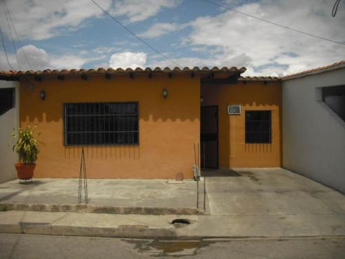 Casa en Venta Paraparal. Los Guayos