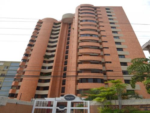 apartamento en venta Maracaibo av.8 santa rita Oscar Romero