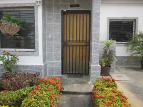 VENTA de CASA en VILLAS de YARA-yaritagiua