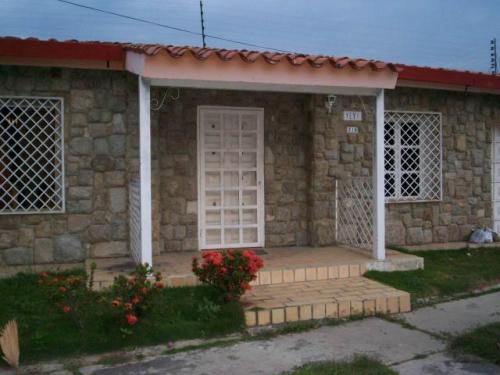 VENTA de acogedora CASA en CABUDARE 12-1503