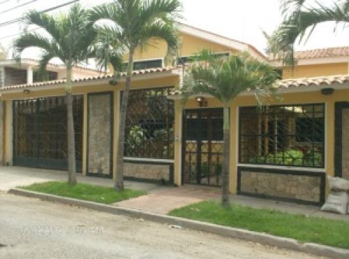 VENTA de QUINTA en BARQUISIMETO-EL PEDREGAL