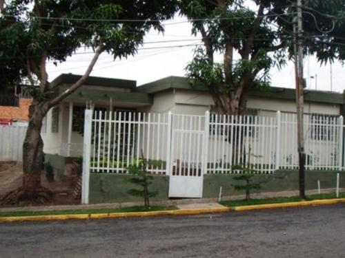 VENTA de amplia CASA en BARQUISIMETO, Este 12-2084